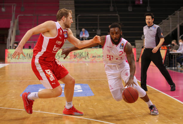 球队遇到困 球队遇到困