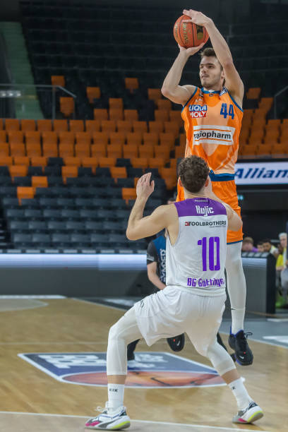 他的年龄与 他的年龄与